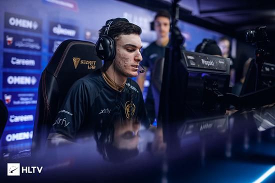 LPL一号种子BLG战队在S15小组赛首轮不敌100T